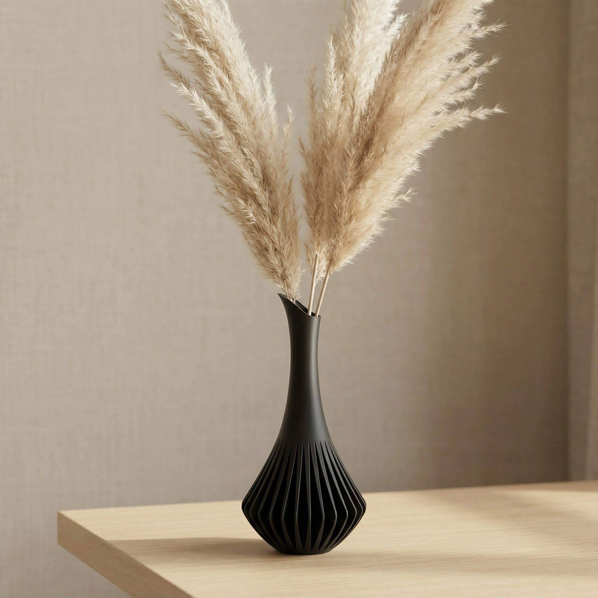 Modern Sculptural Vase with Ribbed Design – Minimal Decorative Vase for Dried Flowers & Home Décor