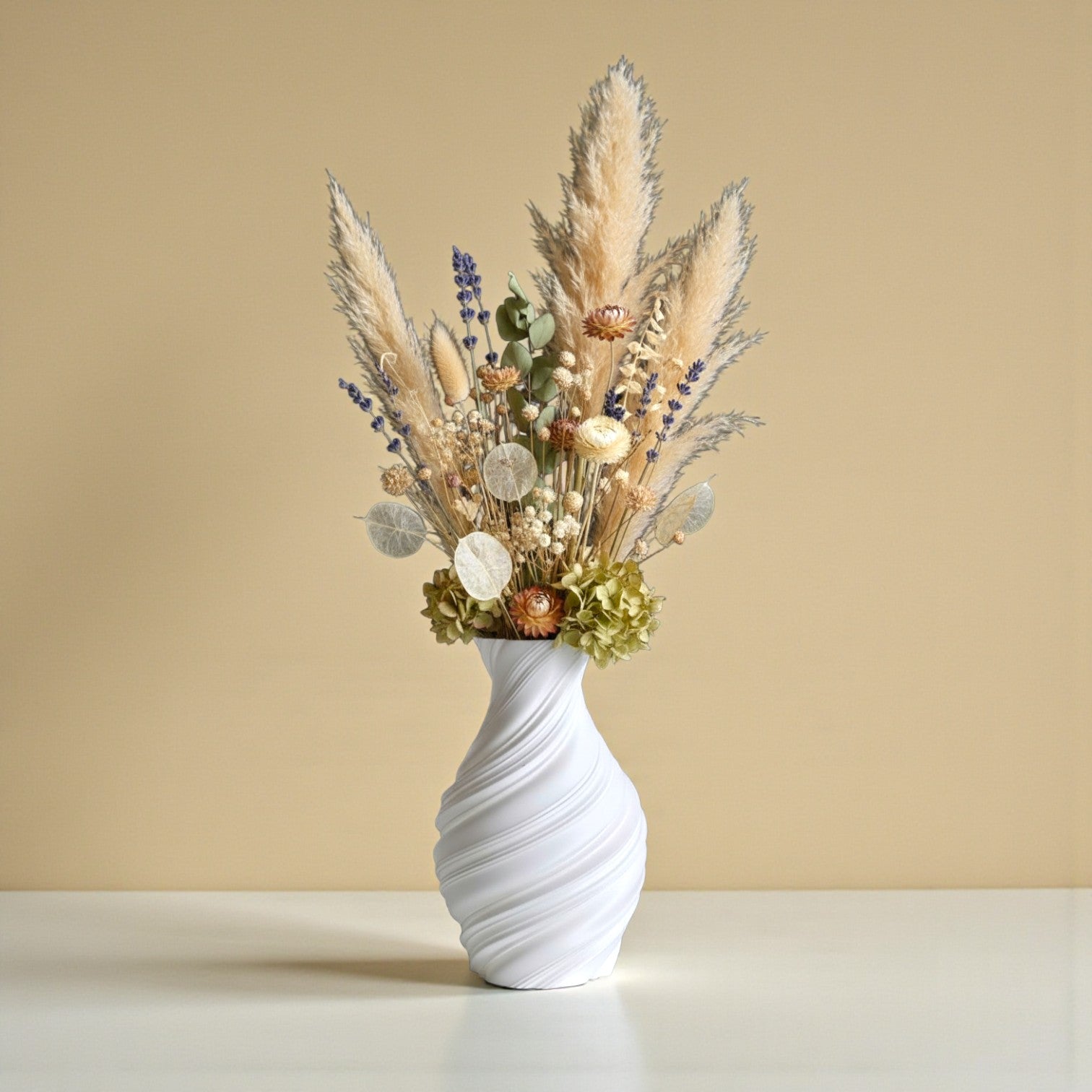 Twist Form Vase – Minimal Decorative Vase
