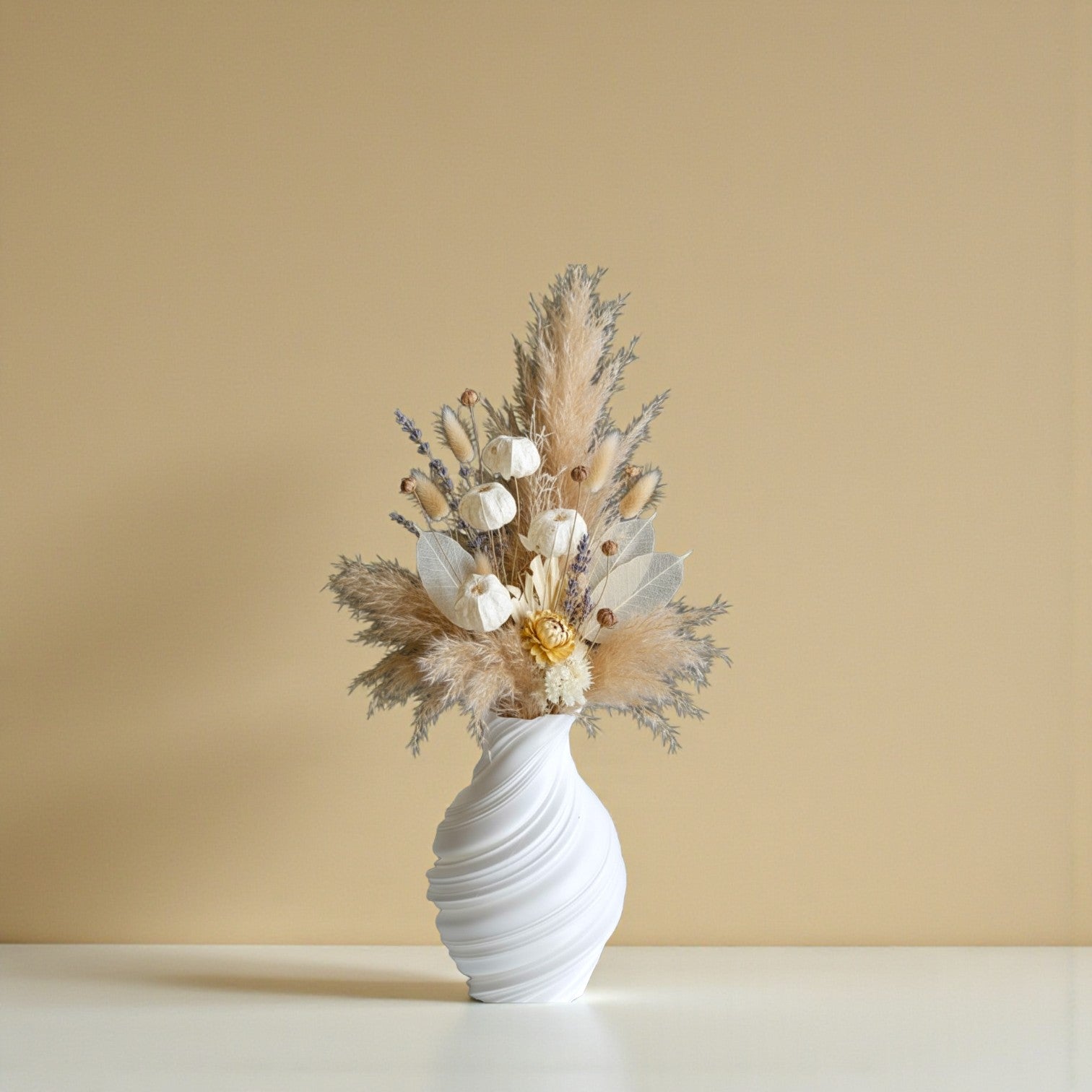 Twist Form Vase – Minimal Decorative Vase