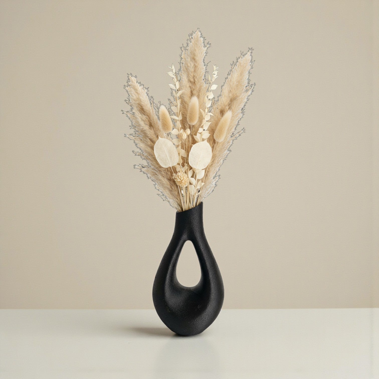 Eclipse Loop Vase – Matte Black 3D Printed Sculpture Vase
